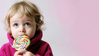 Zuckerwasser: Süße Hilfe gegen den Impfschmerz bei Babys