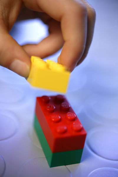 Mit Legosteinen bauen